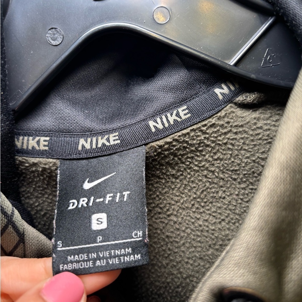 Nike Olive Hoodie with Patterned Sleeves - Picture 6 of 7